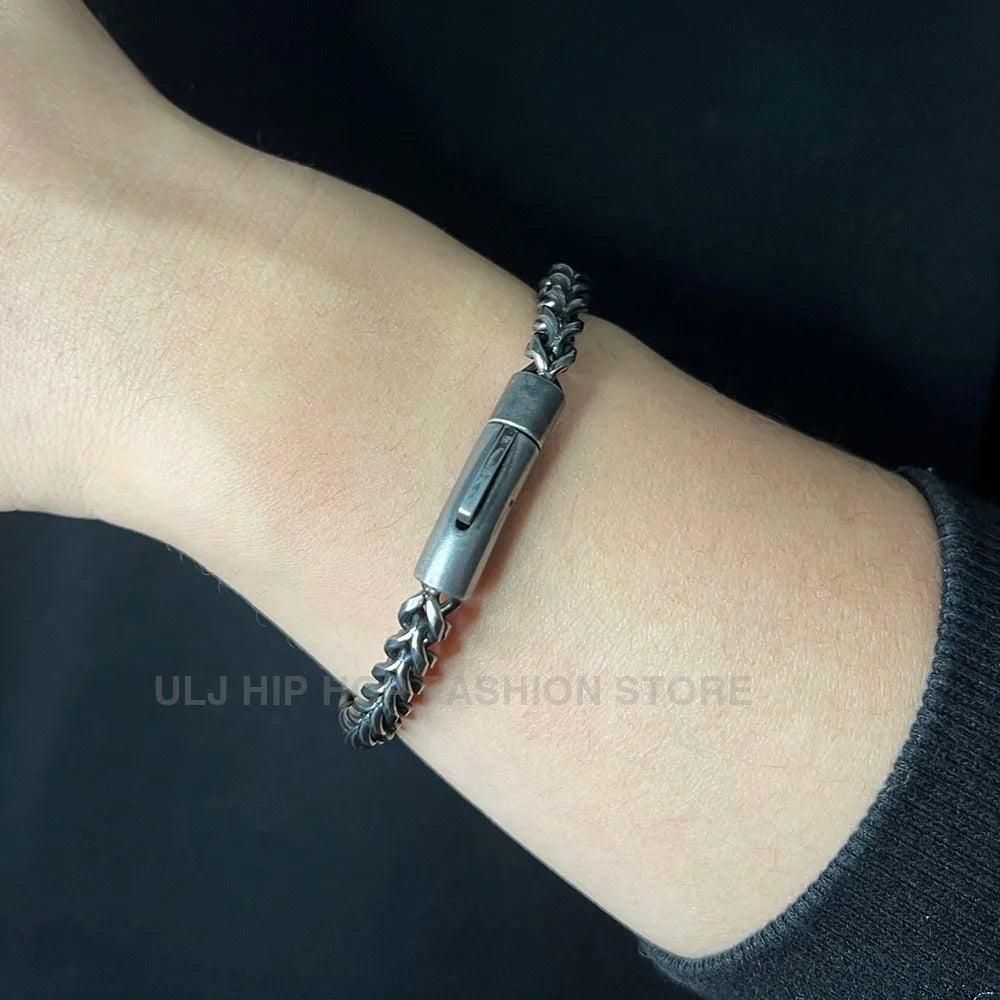 Pulseira Masculina em Aço Inoxidável Elegante e Robusta Estilo Urbano